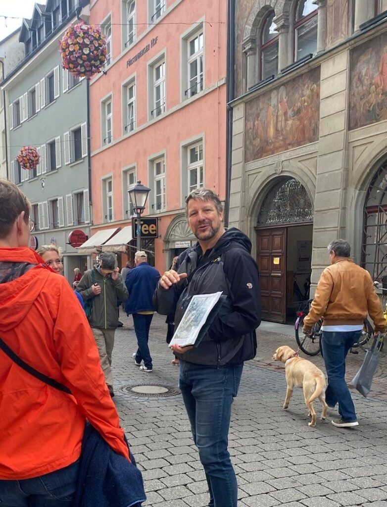 Marc Schloßarek erzählt laufend (oder auch mal stehend) alte Geschichten